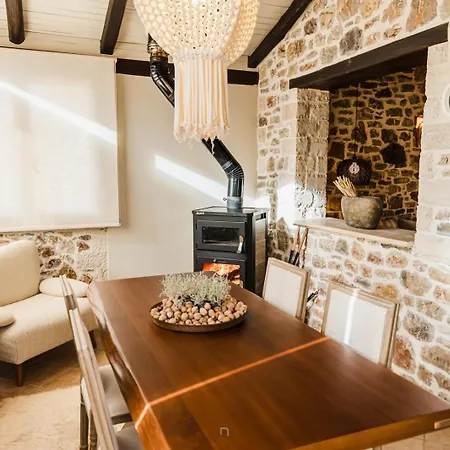 Μάραθος Апартаменты Калаврита